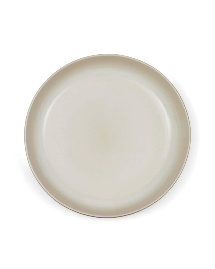 Runder Sevran Nudelteller von Rivièra Maison in creme-beige vor weißem Hintergrund.