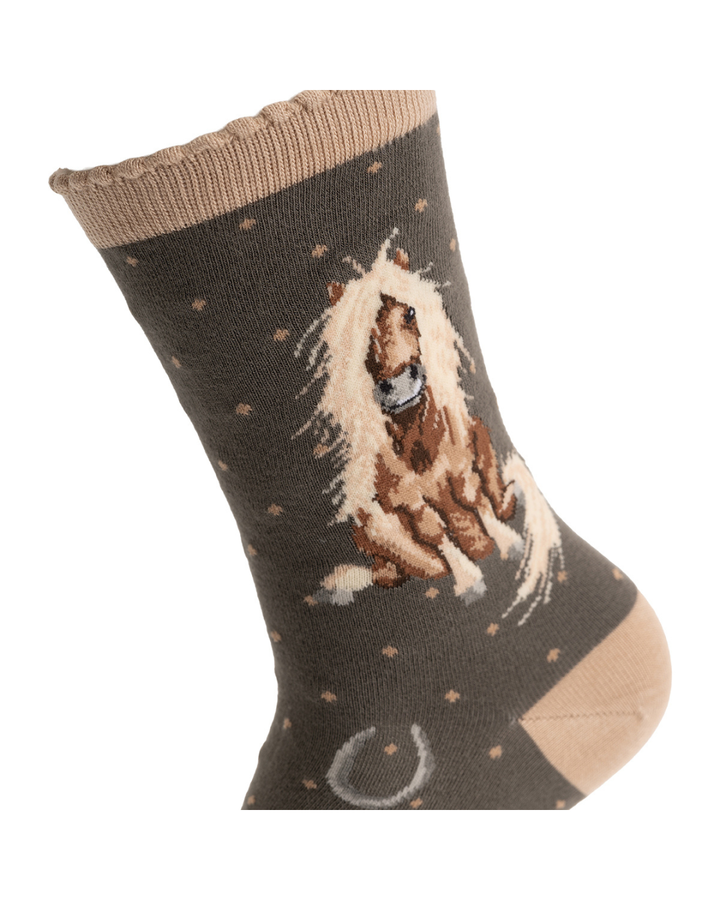 Detailansicht des gestrickten Pferdemotivs auf den Pferde Socken