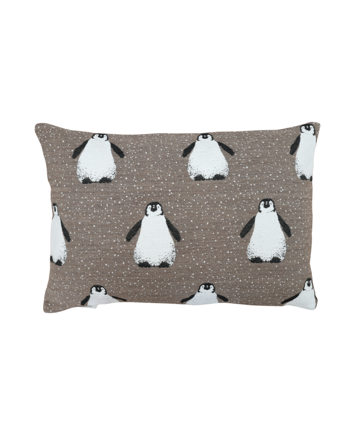 Ping & Friends Kissenbezug von Sander in Taupe, längliches Format mit Pinguinen.