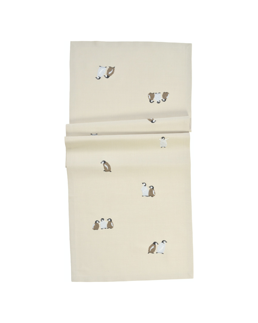 Pinguin Leinen Tischläufer "Adelie" 50 x 150 von Sander Table Home vor weißen Hintergrund. Der Tischläufer ist creme farbig mit kleinen braunen und weißen Pinguinen als Motiv.