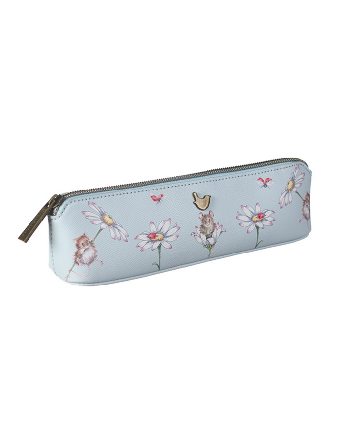 Pinselmäppchen in hellblau von Wrendale Designs mit weißen Blumen und Mäusen als Abbildungen darauf.