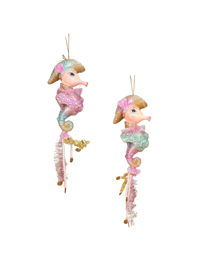 Seepferdchen-Weihnachtsanhänger Piratenschatz von Goodwill, zwei Varianten nebeneinander