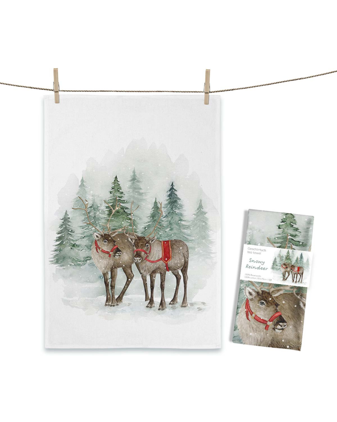 Geschirrtuch „Snowy Reindeer“ von Maluu mit zwei Rentieren im Schnee