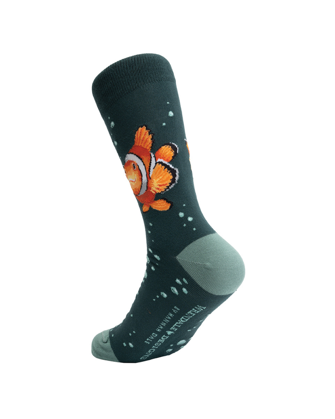 Rückansicht der Clownfisch Männersocken von Wrendale Designs