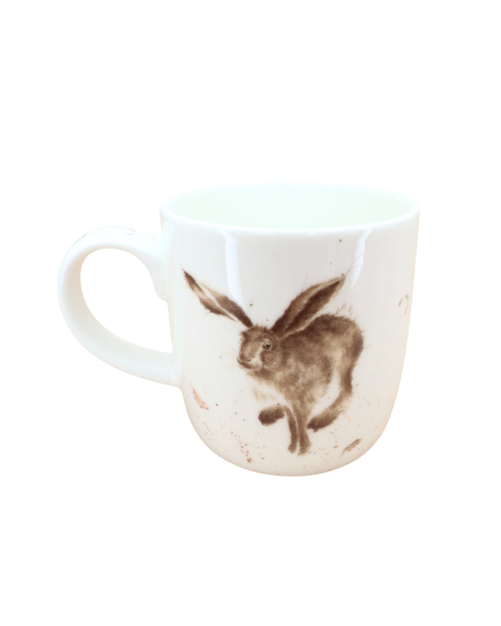 Seitenansicht der Hasen-Tasse „Hare Day“ mit Hasenmotiv und zarten Farbakzenten.