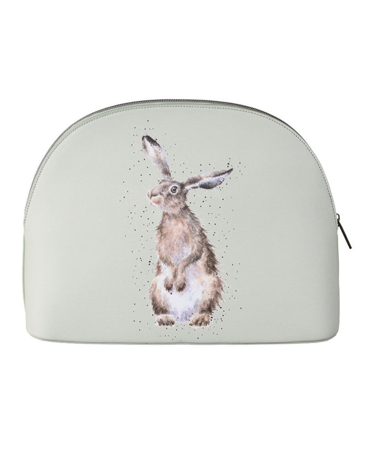 Rückseite der Hasen Kosmetiktasche L von Wrendale Designs mit demselben Motiv, wie vorne drauf.