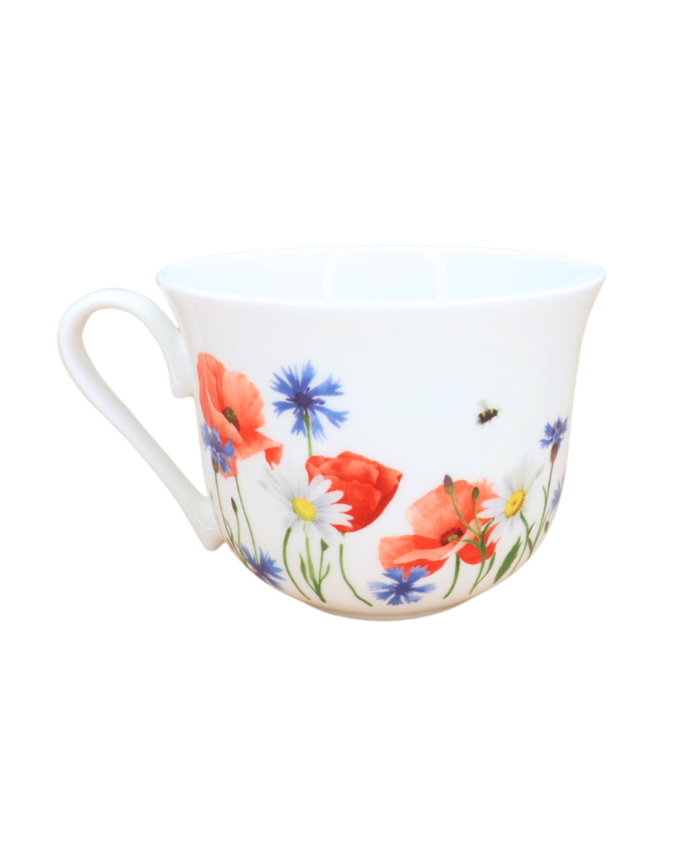 Weiße Keramik-Tasse mit Blumenmotiv (Mohnblumen, Kornblumen, Gänseblümchen) und Bienen-Detail der Marke Grätz Verlag, isoliert auf weißem Hintergrund.