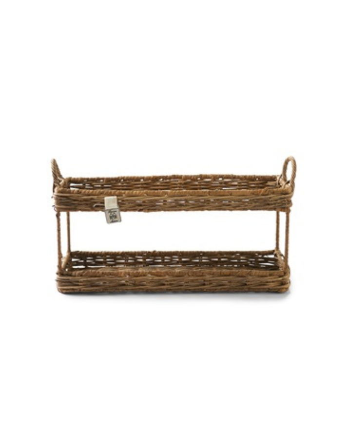 Etagère Ma Maison Double Tray aus Rustic Rattan von Rivièra Maison in der kleineren Variante vor weißem Hintergrund