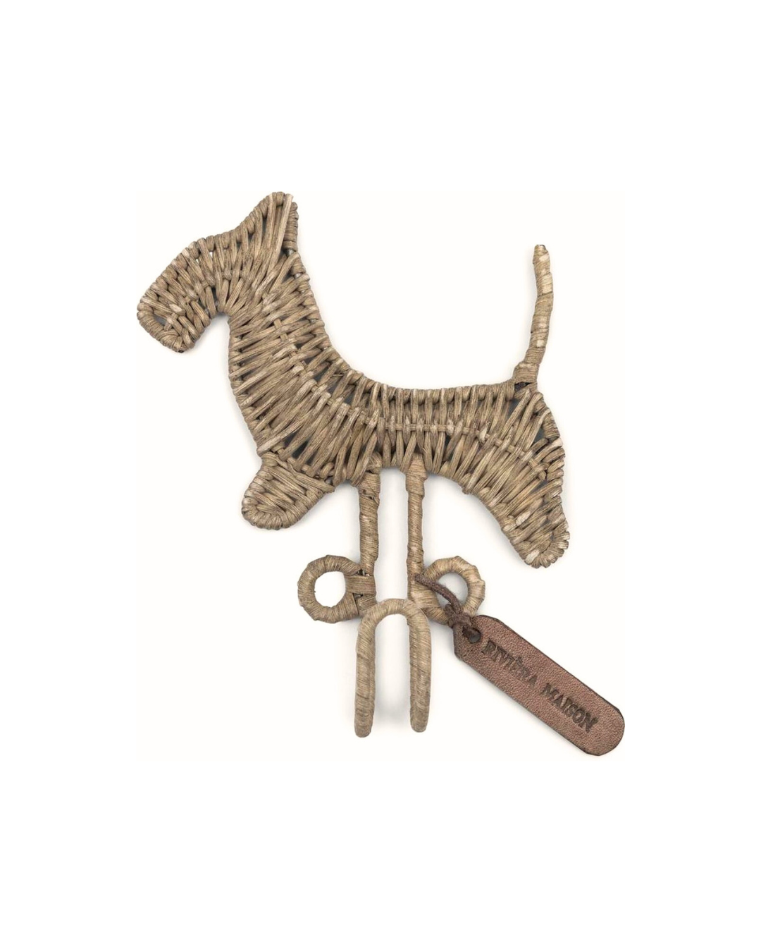 Haken aus Rustic Rattan in Hundeform von Rivièra Maison vor weißem Hintegrund.
