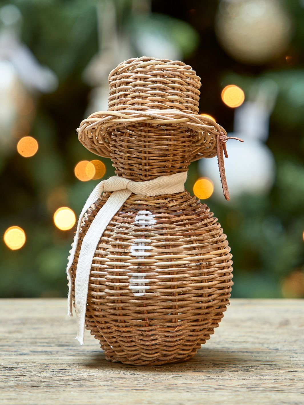 Rustic Rattan Schneemann als Weihnachtsdeko von Rivièra Maison.