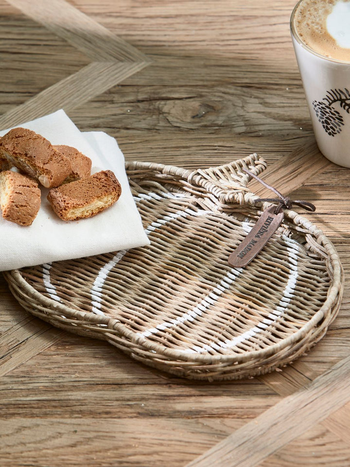 Rustic Rattan Tablett in Kürbis Form von Rivièra Maison.