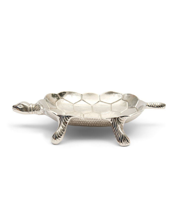 Schildkröten Dekoschale „Sea Turtle Decoration Bowl“ von Rivièra Maison in Schildkrötenform, freigestellt vor weißem Hintergrund.