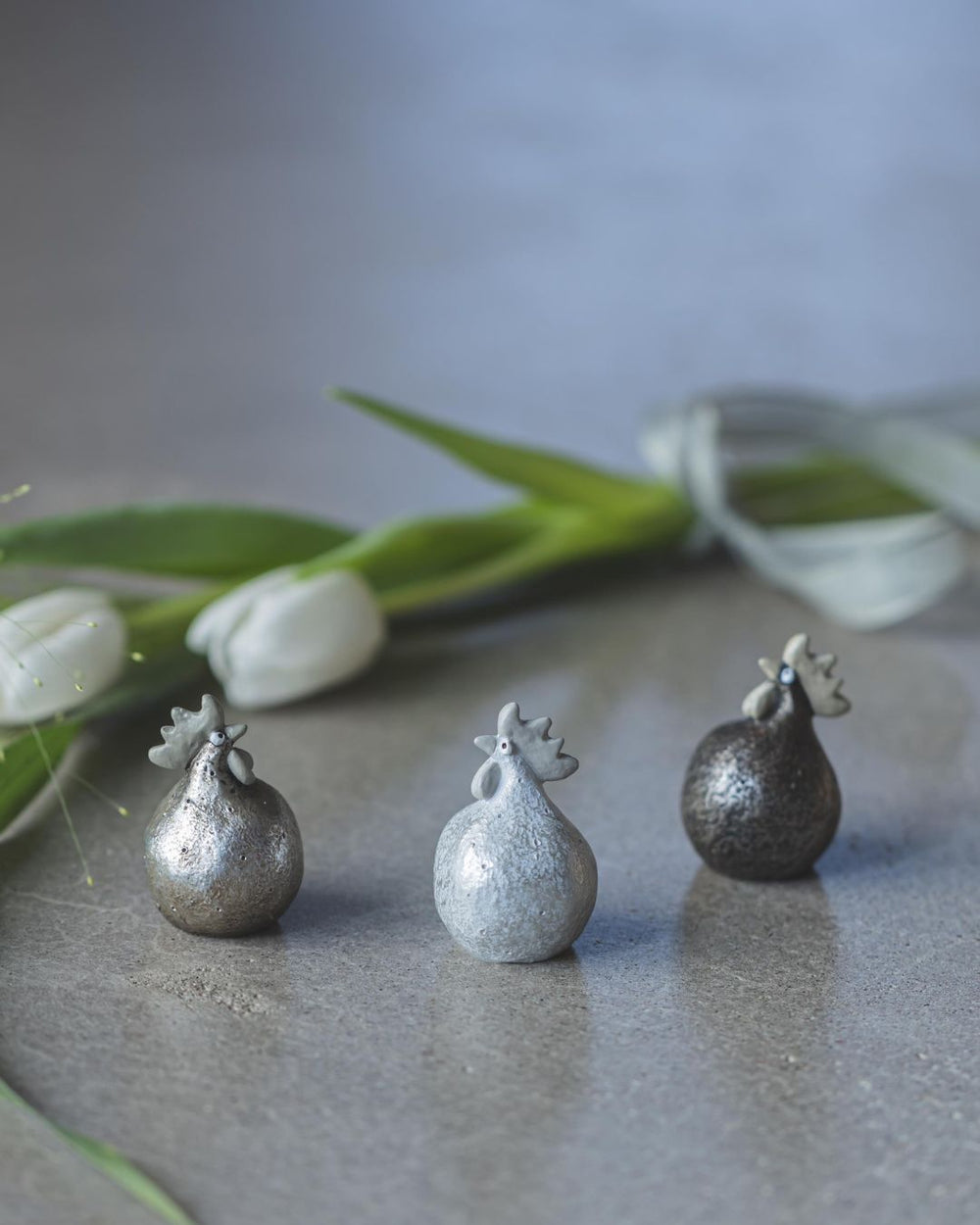 Silber schimmernde Hühner Dekoration in der Größe S von Nääsgränsgarden.