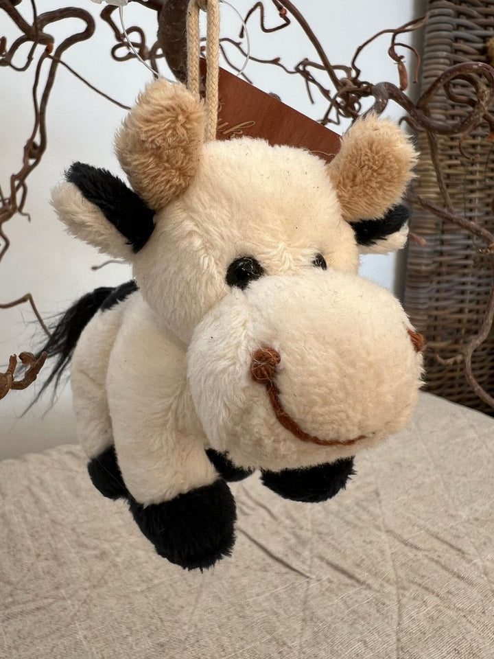 Schlüsselanhänger einer schwarz weiß gescheckten Kuh namens Majors von Bukowski aus Schweden.