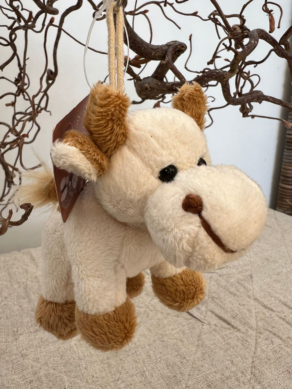 Schlüsselanhänger einer braun weiß gescheckten Kuh namens Rosa von Bukowski aus Schweden.