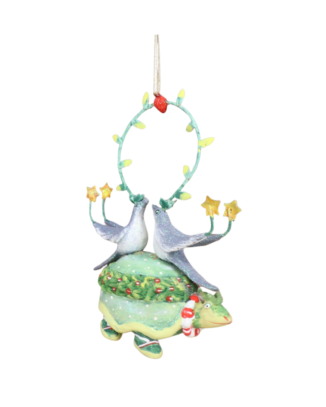 „Seitliche Ansicht der 12 Days Turtle Doves Krinkle-Figur mit detaillierter Schildkröte und funkelnden Vögeln.“