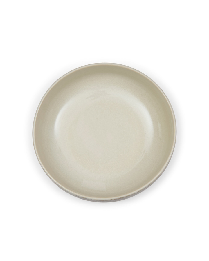 Die leere Bowl Sevran von Rivièra Maison in sanftem Beige auf weißem Hintergrund.