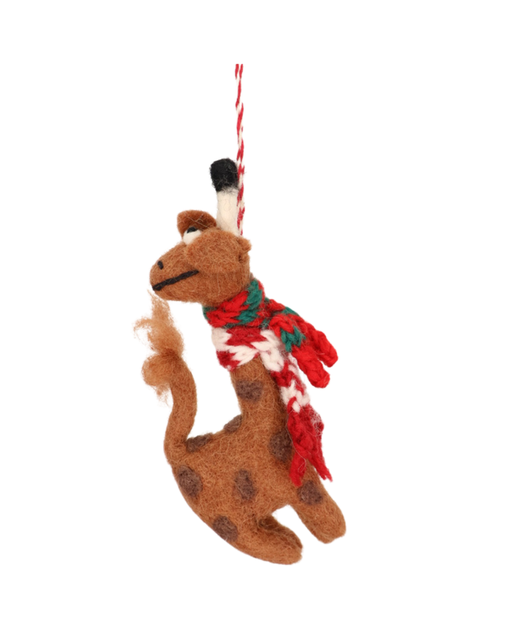 Filzanhänger "Winter Giraffe Wilma" von Grace & Gloria
