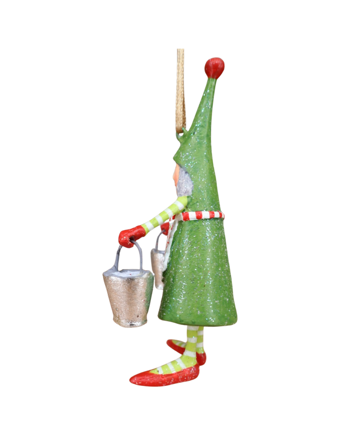 Tannenbaum Krinkle Mini Maid A Milking von Patience Brewster – Seitenansicht mit silbernen Eimern und spitzer grüner Mütze