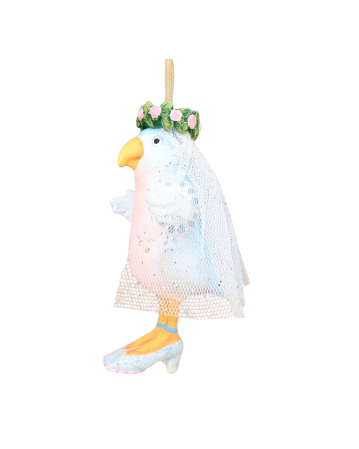 Seitliche Ansicht der Love Bird Bride von Patience Brewster mit Spitzen-Schleier.“