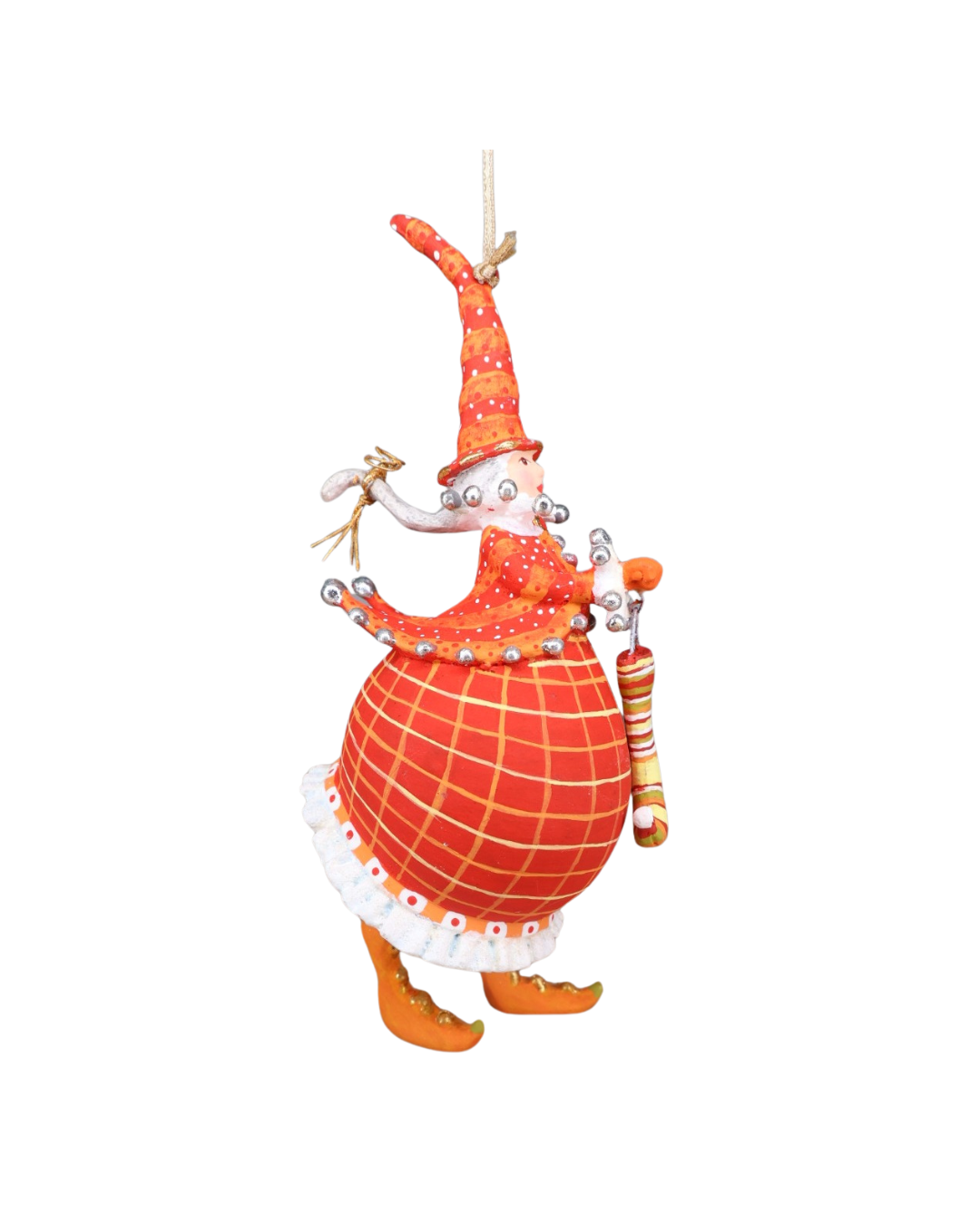 Seitliche Ansicht der Mrs. Santa Krinkle mit gepunktetem Kleid und gestreiften Details.