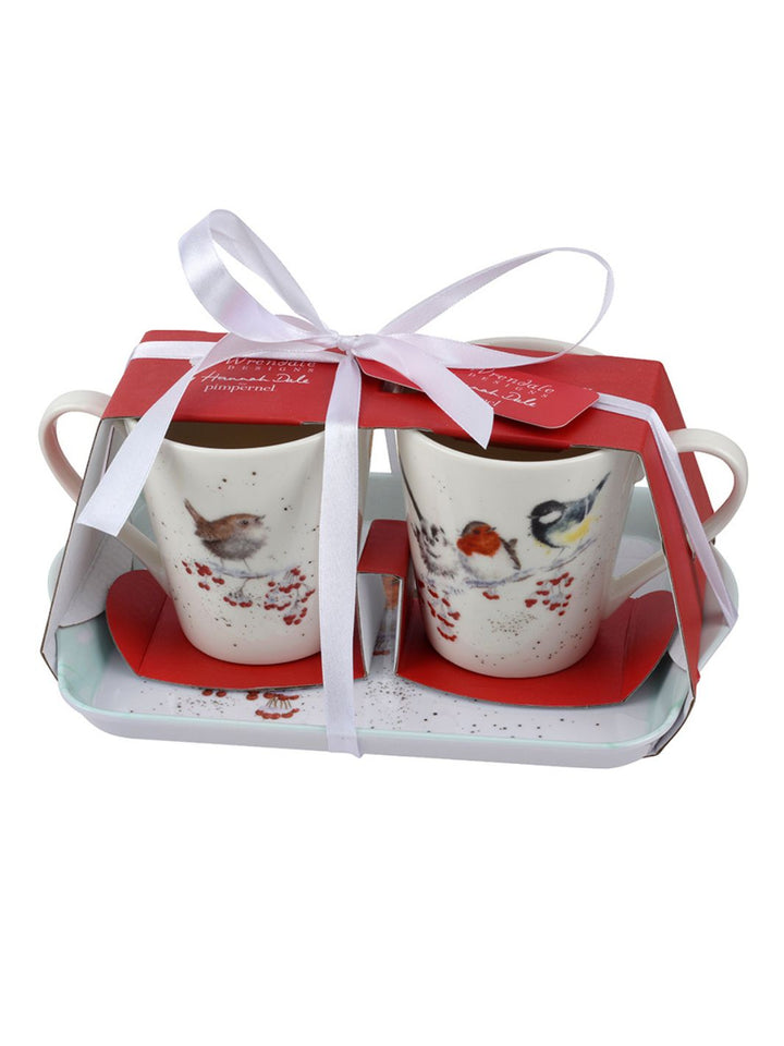 Geschenk-Set bestehend aus Tassen und Tablett mit winterlichen Vogel-Motiven von Wrendale Designs.