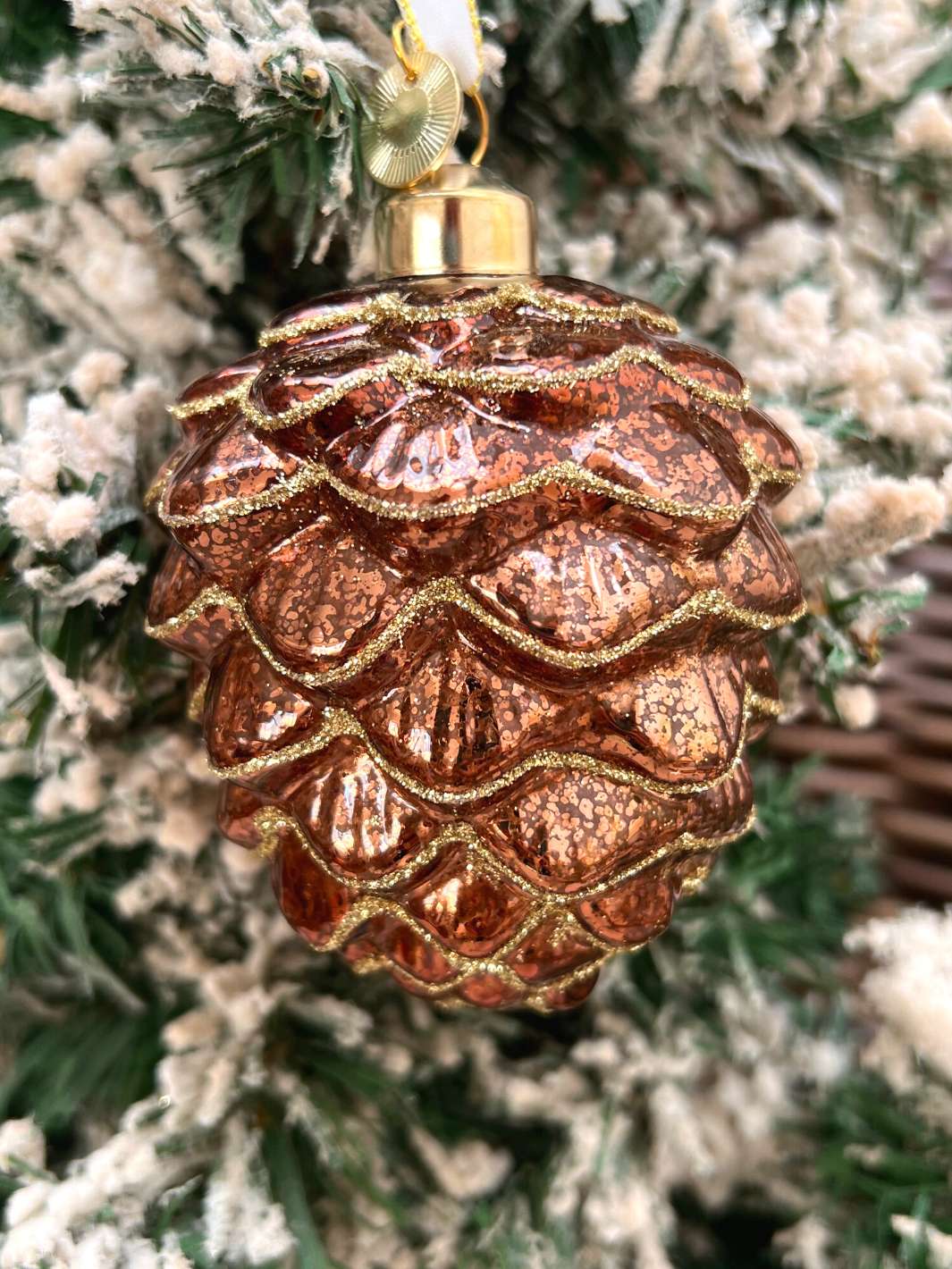 Tannenzapfen Weihnachtsbaumschmuck Sparkling Pine Cone Ornament von Rivièra Maison in braun und gold