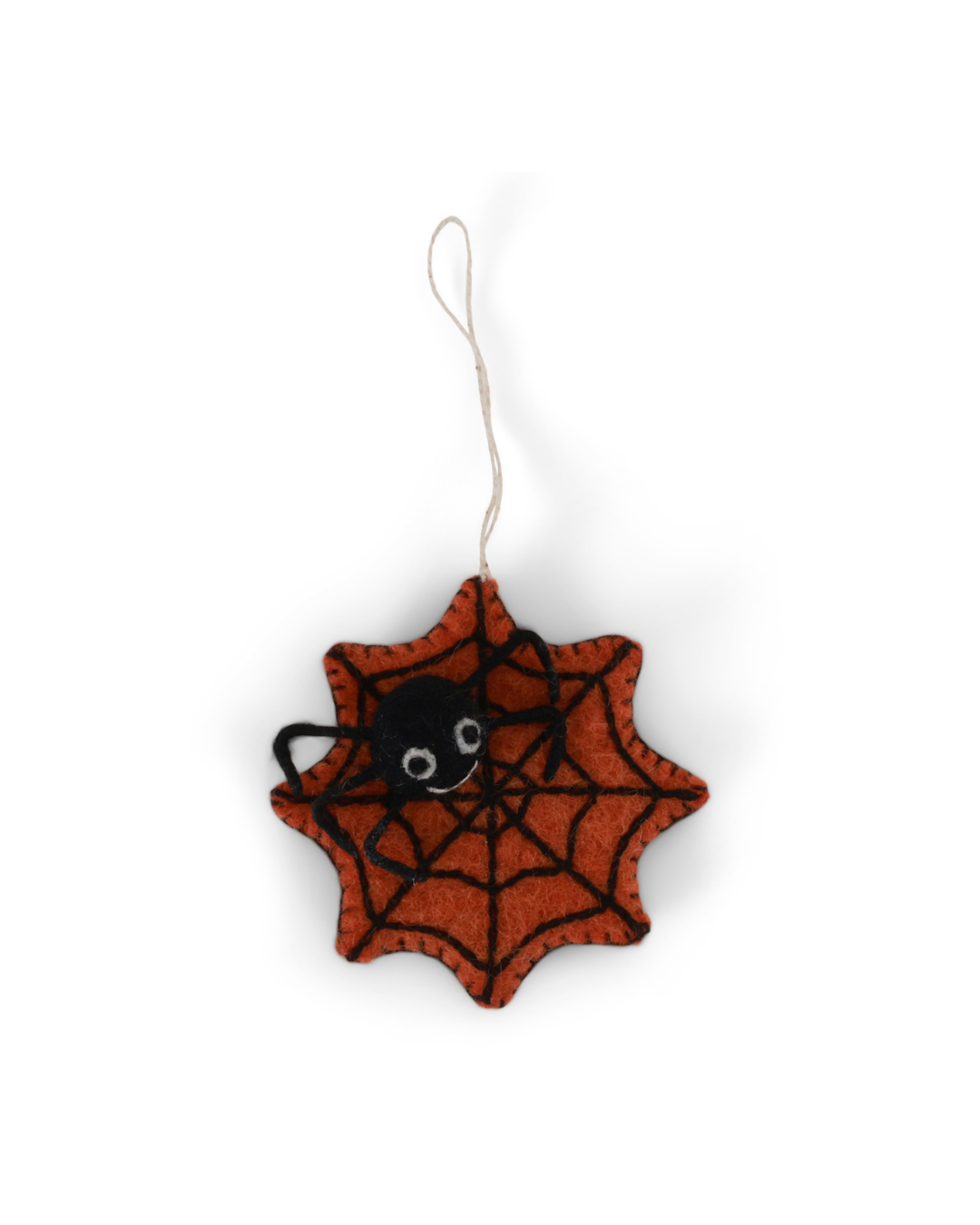 Filzanhänger „Spinne im Netz“ in Orange von Gry & Sif mit schwarzem Netz und fröhlicher Spinne – handgefertigte Herbst- & Halloween-Deko.