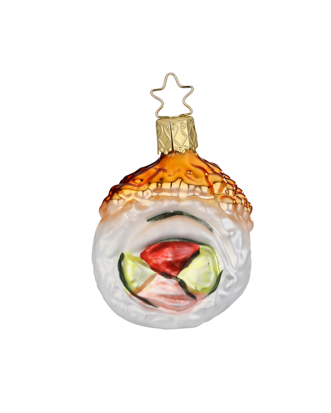 Weihnachtliches Sushi Ornament im Stil von Ura Maki von Inge Glas vor weißem Hintergrund.