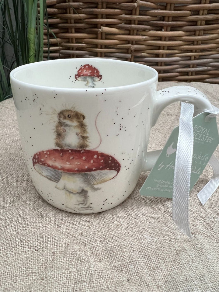 Maus auf Fliegenpilz Tasse "He's a Fun-gi" von Wrendale Designs