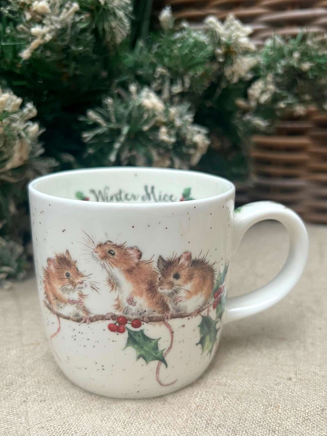 Tasse mit winterlichen Mäusen von Wrendale Designs