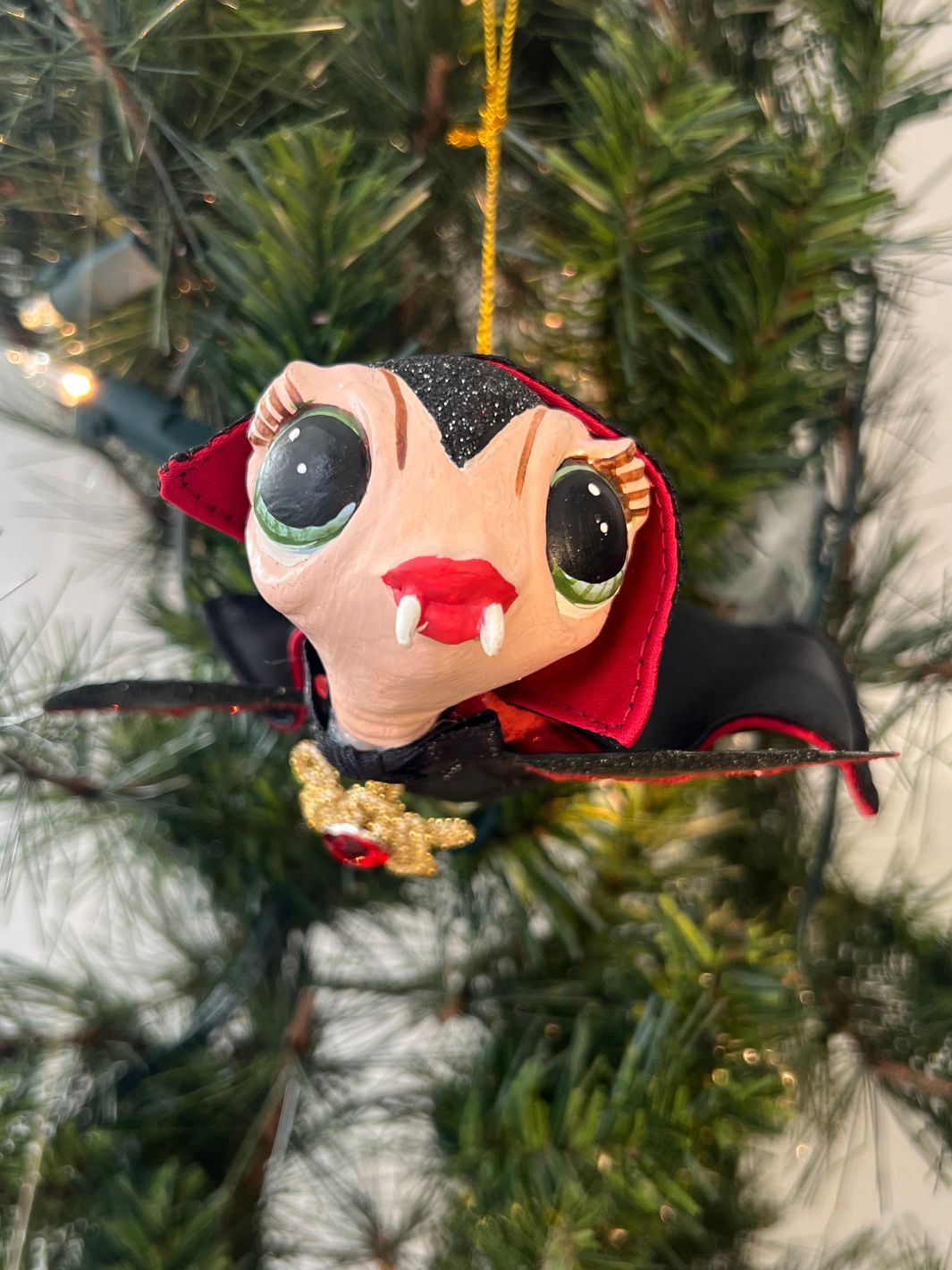 Vampir Schildkröte als Weihnachtsbaumschmuck von Goodwill.