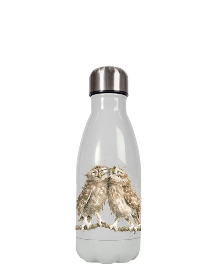 Vorderseite der kleinen Eulen Trinkflasche von Wrendale Designs.
