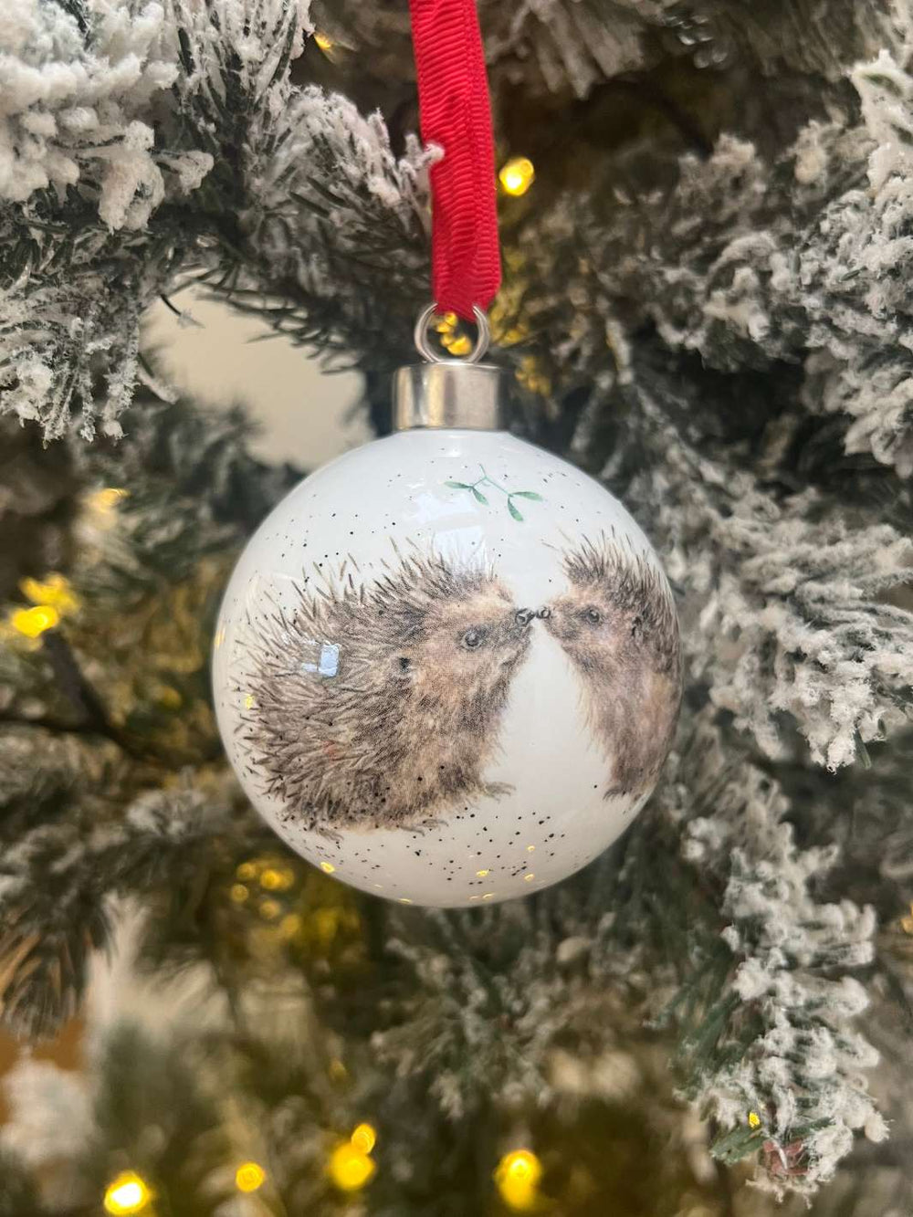 Porzellankugel für Weihnachten mit Igel Motiv von Wrendale Designs