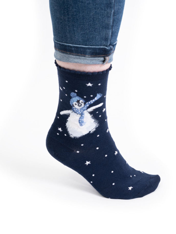 Weihnachtliche Pinguin Socken von Wrendale Designs