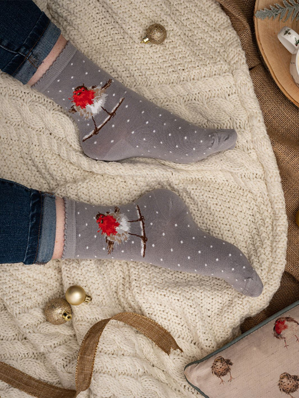 Weihnachtliche Socken mit Rotkehlchen-Motiv von Wrendale Designs