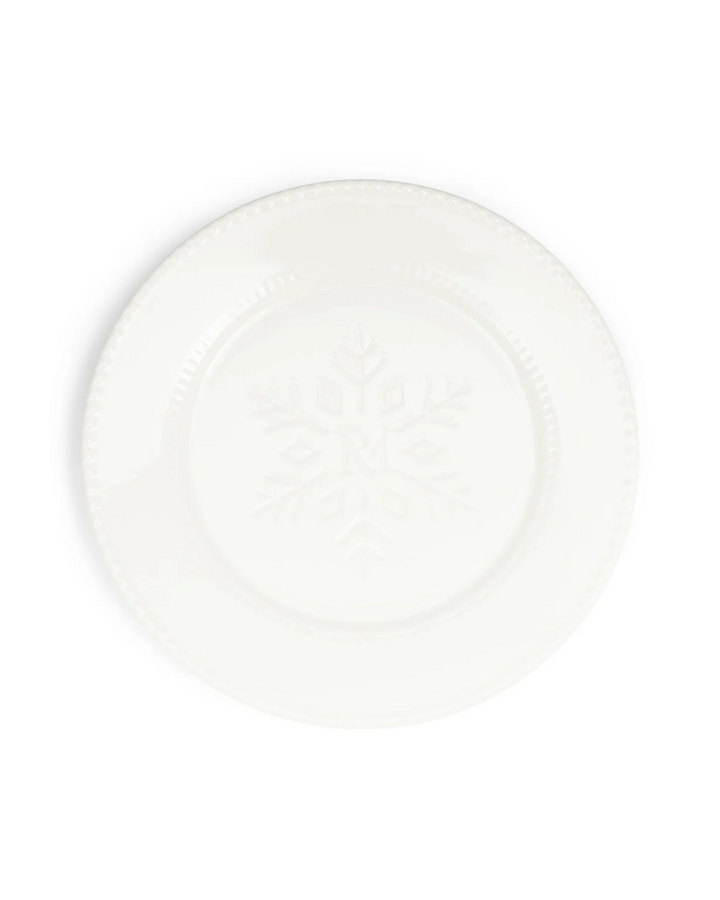 Weihnachtlicher weißer Frühstücksteller "Snowflake" von Riviera Maison mit feiner Schneeflockenverzierung in der Tellermitte.
