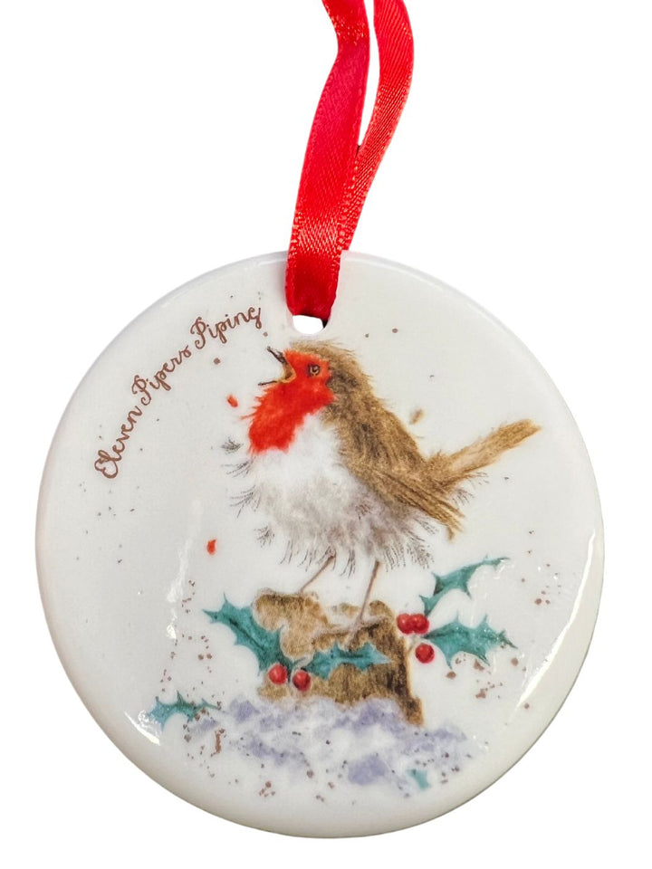 Weihnachtsanhänger "Eleven Pipers Piping" von Wrendale Designs. Elfter Tag mit Rotkehlchen.