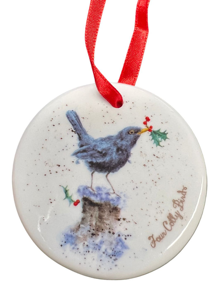 Weihnachtsanhänger "Four Colly Birds" von Wrendale Designs. Vierter Tag mit einer niedlichen Amsel.