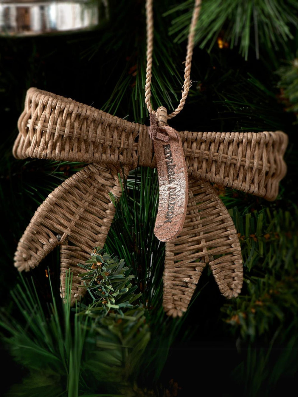 Weihnachtsbaumschmuck Jacky Bow aus Rattan von Rivièra Maison.