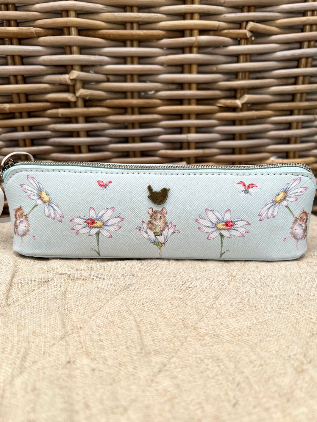 Pinselmäppchen für Kosmetikpinsel oder Pinsel zum Malen mit hübschen Mäuse und Blumen Motiven von Wrendale Designs.