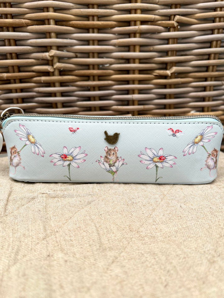Pinselmäppchen für Kosmetikpinsel oder Pinsel zum Malen mit hübschen Mäuse und Blumen Motiven von Wrendale Designs.