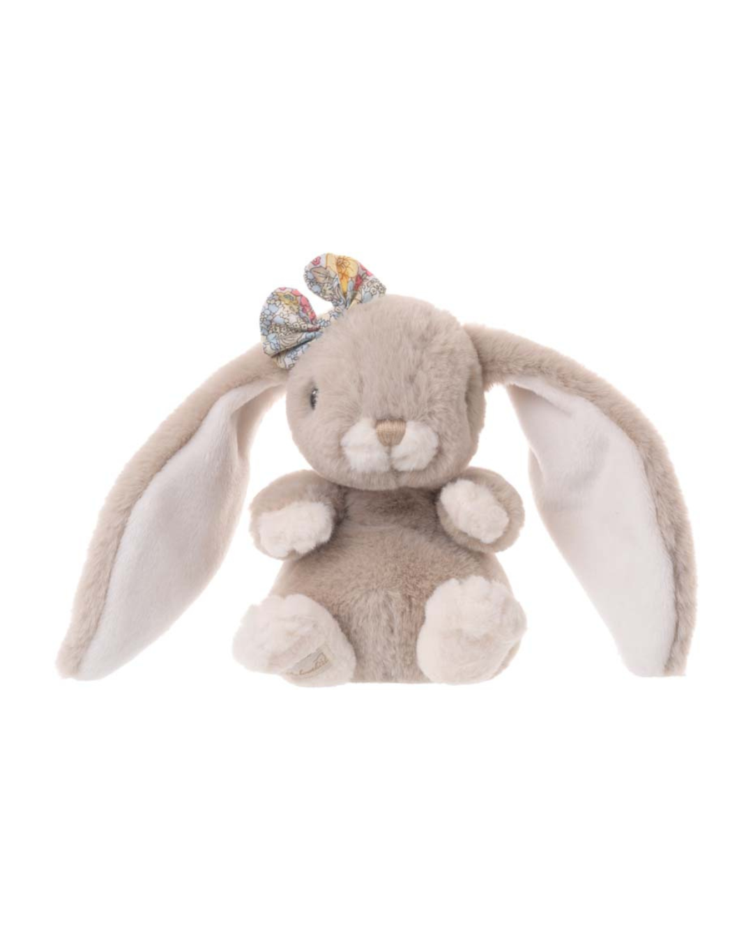 Kaninchen Kuscheltier Kanina von Bukowski in sanftem Taupe mit hellen Pfoten, langen Schlappohren und dezenter Schleife, freigestellt auf weißem Hintergrund.