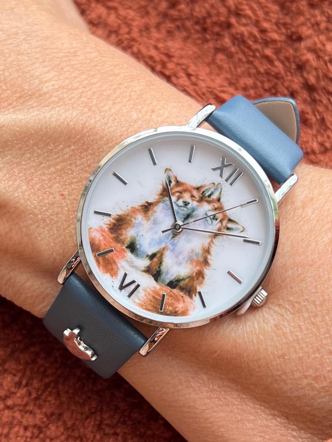 Armbanduhr mit Füchsen von Wrendale Designs.