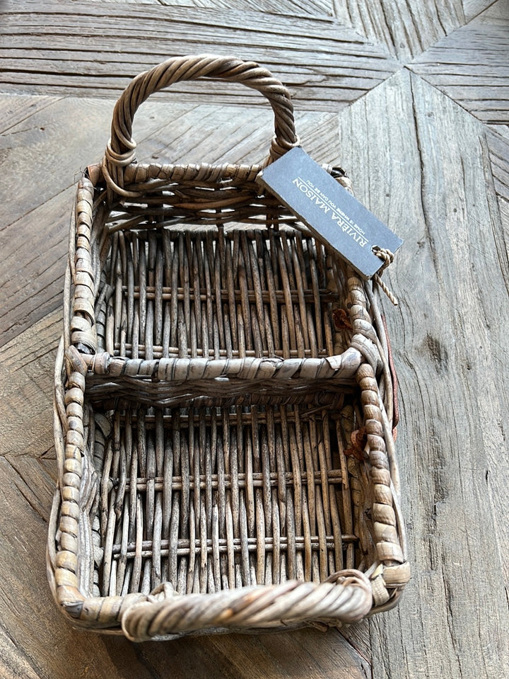 Rattan Seifenspender, welcher auch als Tablett verwendet werden kann von Riviera Maison .