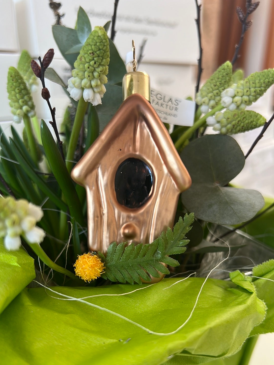 Handgefertigtes braunes Vogelhäuschen Ornament von Inge Glas 