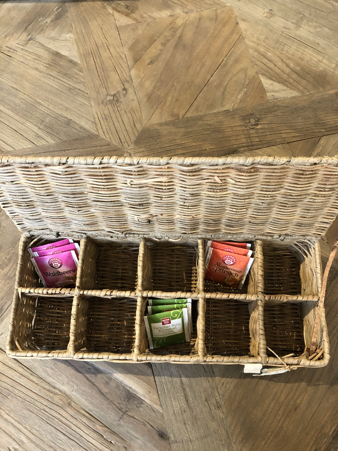 Rustic Rattan Tea Bags Organizer von Riviera Maison - Südstrand